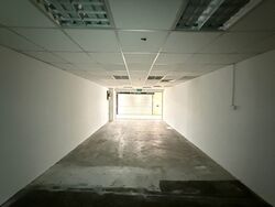 Lucky Plaza (D9), Retail #576204161
